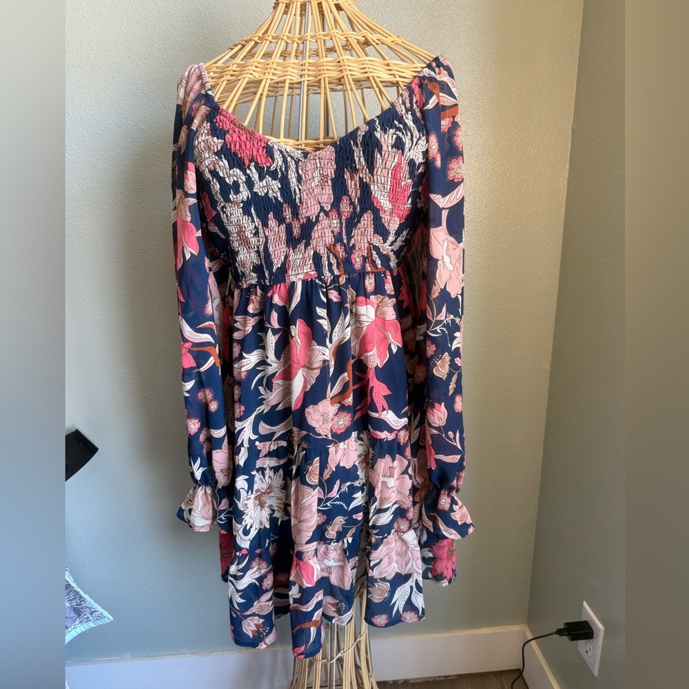NWT Women’s Small Floral Lightweight Long Sleeve Dress